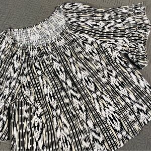 Cato Plus Size Bell Sleeve Blouse 22/24 Black White Cream EUC